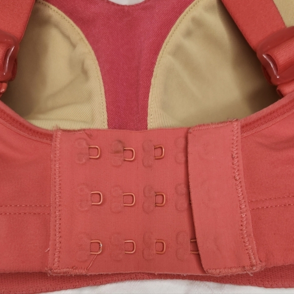 Lululemon TaTa Tamer Sports Bra - Picture 14 of 16